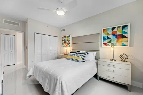 $875,000 | 450 North Federal Highway, Unit 711, Boynton Beach, FL 33435