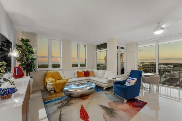 $824,000 | 450 North Federal Highway, Unit 711, Boynton Beach, FL 33435