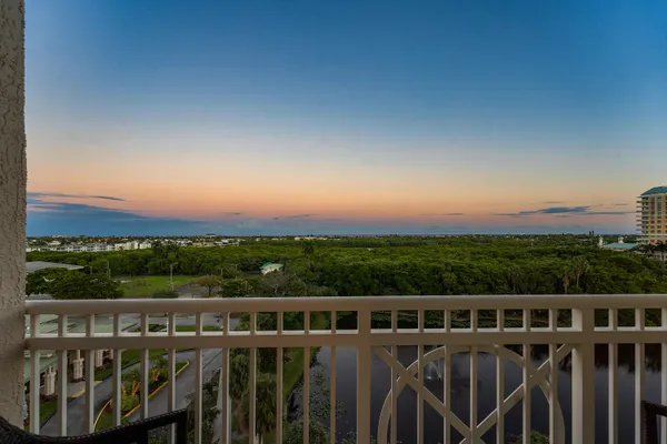 $824,000 | 450 North Federal Highway, Unit 711, Boynton Beach, FL 33435