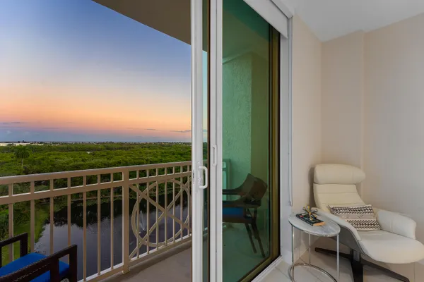 $824,000 | 450 North Federal Highway, Unit 711, Boynton Beach, FL 33435