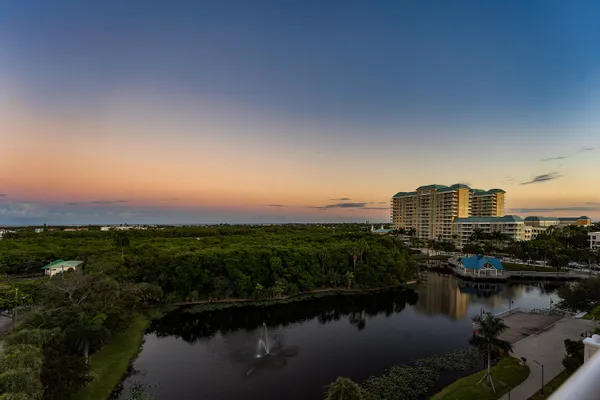 $824,000 | 450 North Federal Highway, Unit 711, Boynton Beach, FL 33435