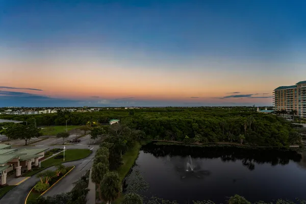 $824,000 | 450 North Federal Highway, Unit 711, Boynton Beach, FL 33435