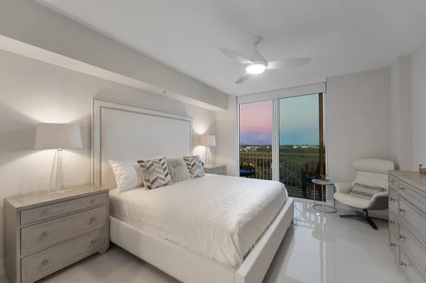 $824,000 | 450 North Federal Highway, Unit 711, Boynton Beach, FL 33435