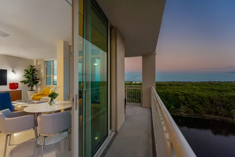 $875,000 | 450 North Federal Highway, Unit 711, Boynton Beach, FL 33435