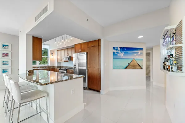 $824,000 | 450 North Federal Highway, Unit 711, Boynton Beach, FL 33435