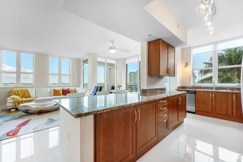 $875,000 | 450 North Federal Highway, Unit 711, Boynton Beach, FL 33435