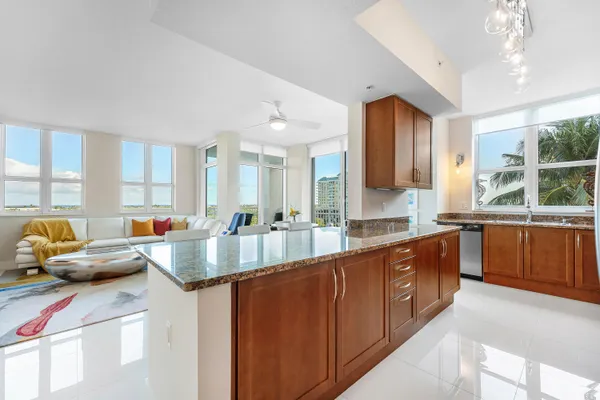 $824,000 | 450 North Federal Highway, Unit 711, Boynton Beach, FL 33435