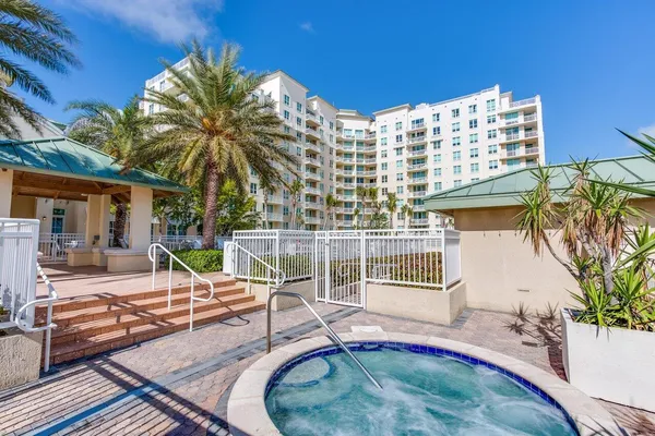$824,000 | 450 North Federal Highway, Unit 711, Boynton Beach, FL 33435