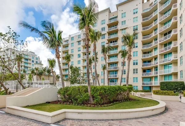$824,000 | 450 North Federal Highway, Unit 711, Boynton Beach, FL 33435