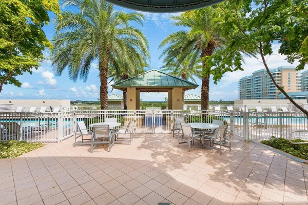 $824,000 | 450 North Federal Highway, Unit 711, Boynton Beach, FL 33435
