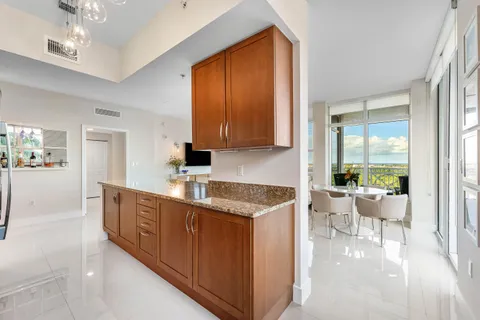 $875,000 | 450 North Federal Highway, Unit 711, Boynton Beach, FL 33435