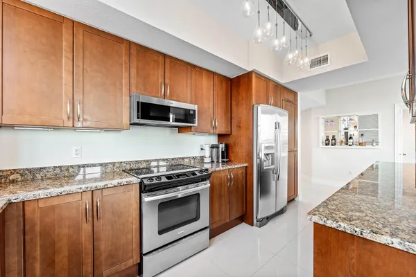 $824,000 | 450 North Federal Highway, Unit 711, Boynton Beach, FL 33435
