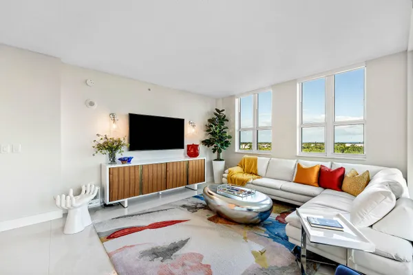 $824,000 | 450 North Federal Highway, Unit 711, Boynton Beach, FL 33435