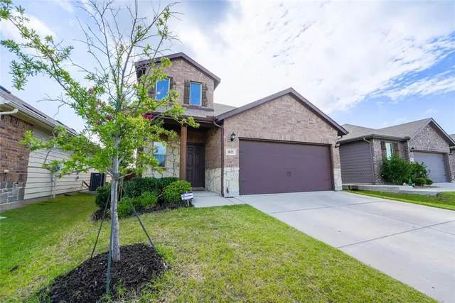 $349,000 | 1025 Mason Street, Aubrey, TX 76227