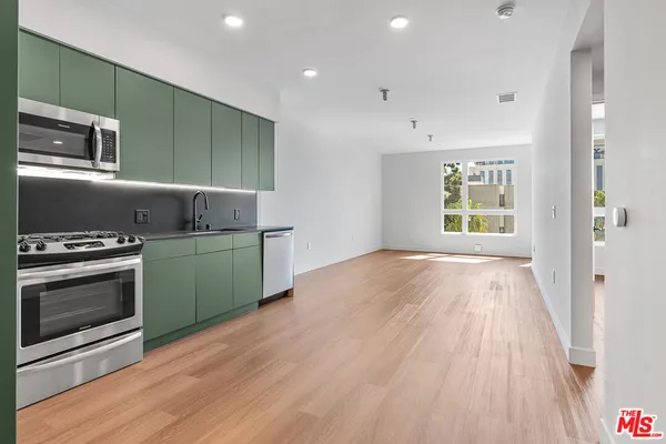 $3,895 | 10601 Washington Boulevard, Unit 503, Culver City, CA 90232