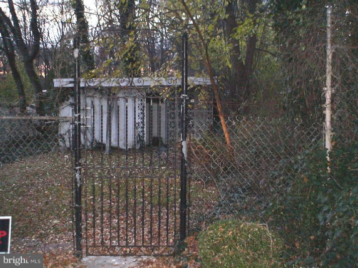 7101 Sherwood Road Philadelphia, PA 19151 - Photo 20 of 22 Exterior Back