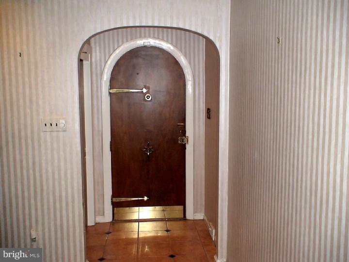 7101 Sherwood Road Philadelphia, PA 19151 - Photo 4 of 22 Foyer