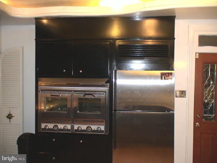 7101 Sherwood Road Philadelphia, PA 19151 - Photo 8 of 22 Kitchen