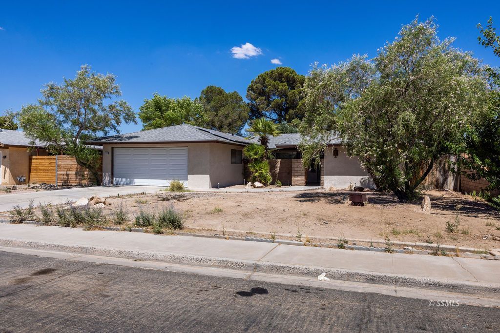 230 Larkspur Street Ridgecrest, CA 93555 - Photo 3 of 39