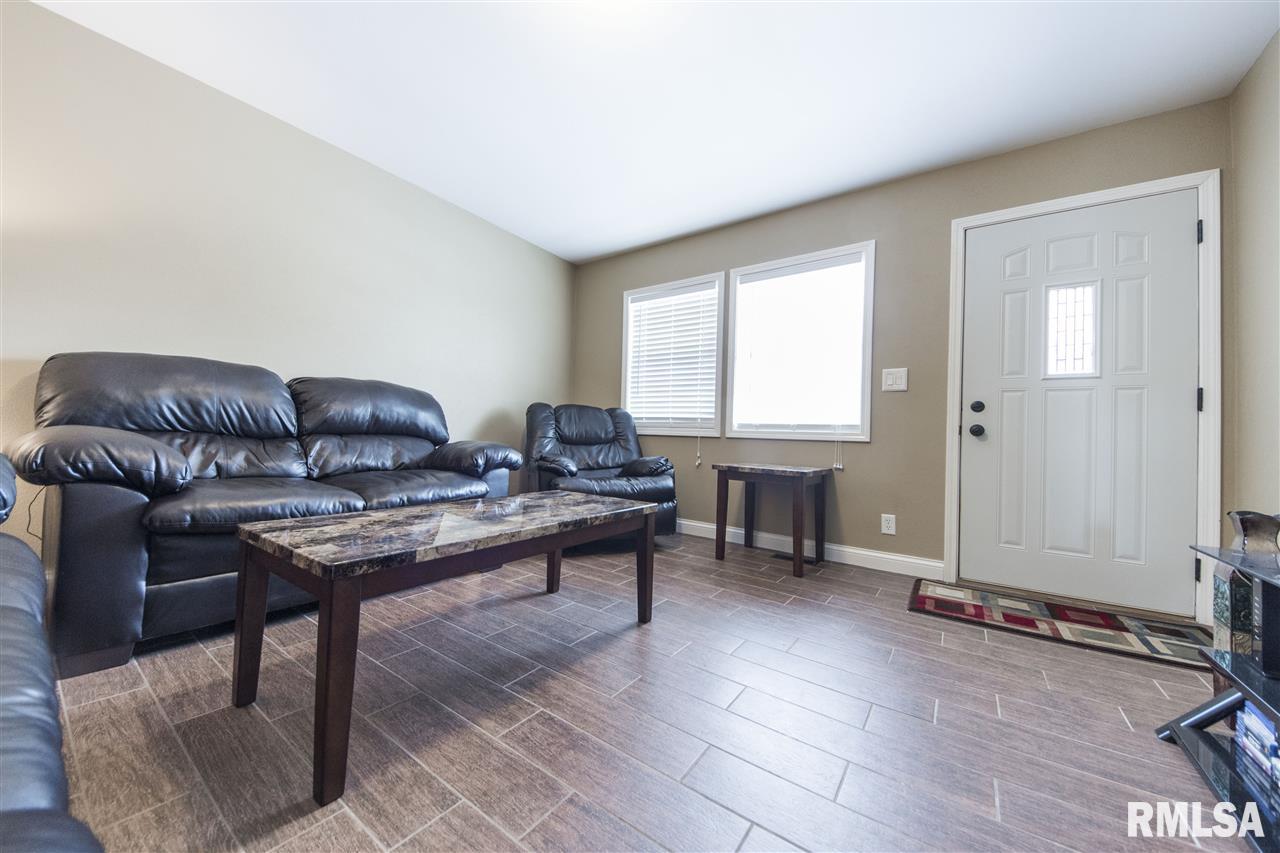 601 Bess Street Washington, IL 61571 - Photo 2 of 36 Gallery Image 2