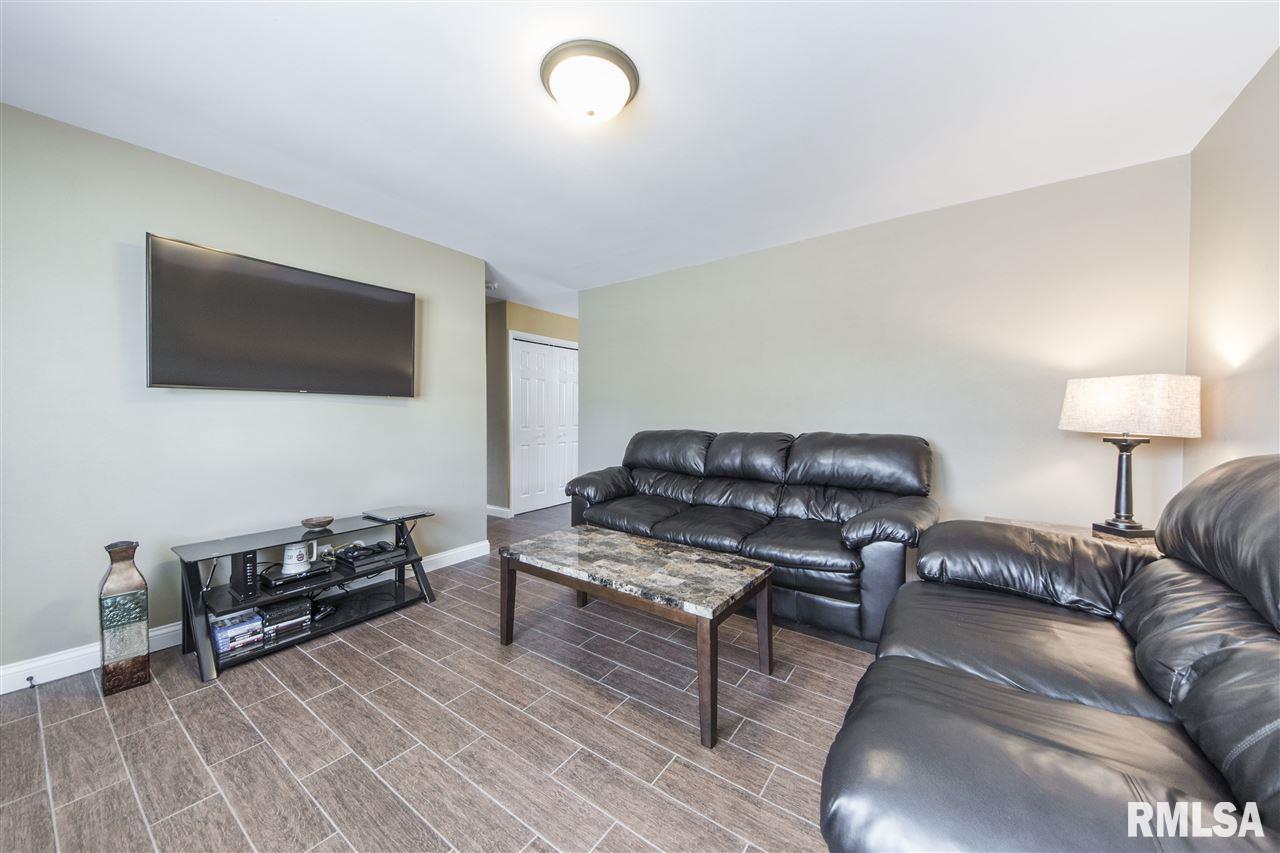 601 Bess Street Washington, IL 61571 - Photo 21 of 36 Gallery Image 21