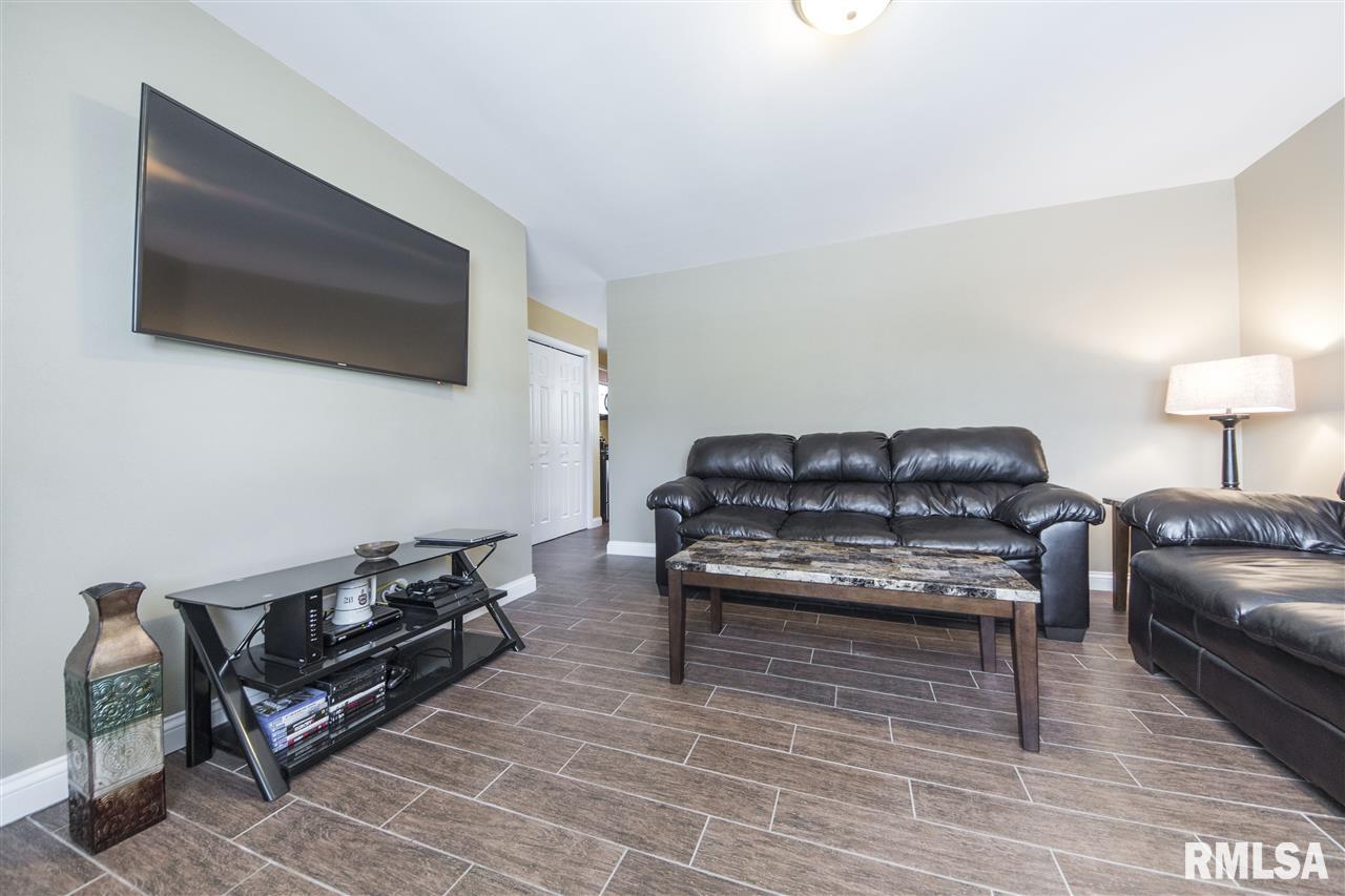 601 Bess Street Washington, IL 61571 - Photo 10 of 36 Gallery Image 10