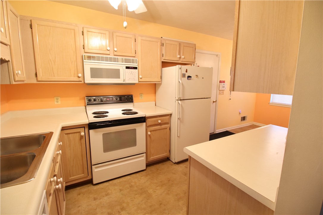 24 Coran Circle Greece, NY 14616 - Photo 2 of 25