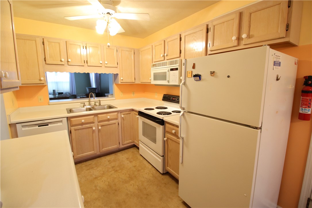 24 Coran Circle Greece, NY 14616 - Photo 3 of 25