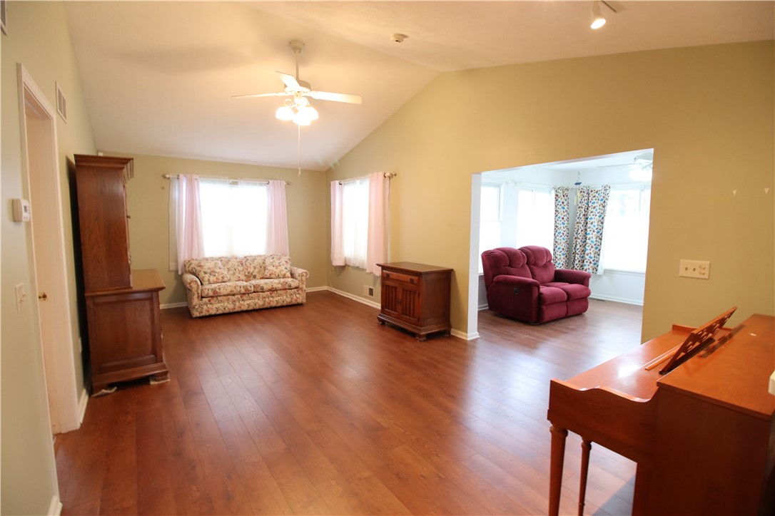 24 Coran Circle Greece, NY 14616 - Photo 6 of 25