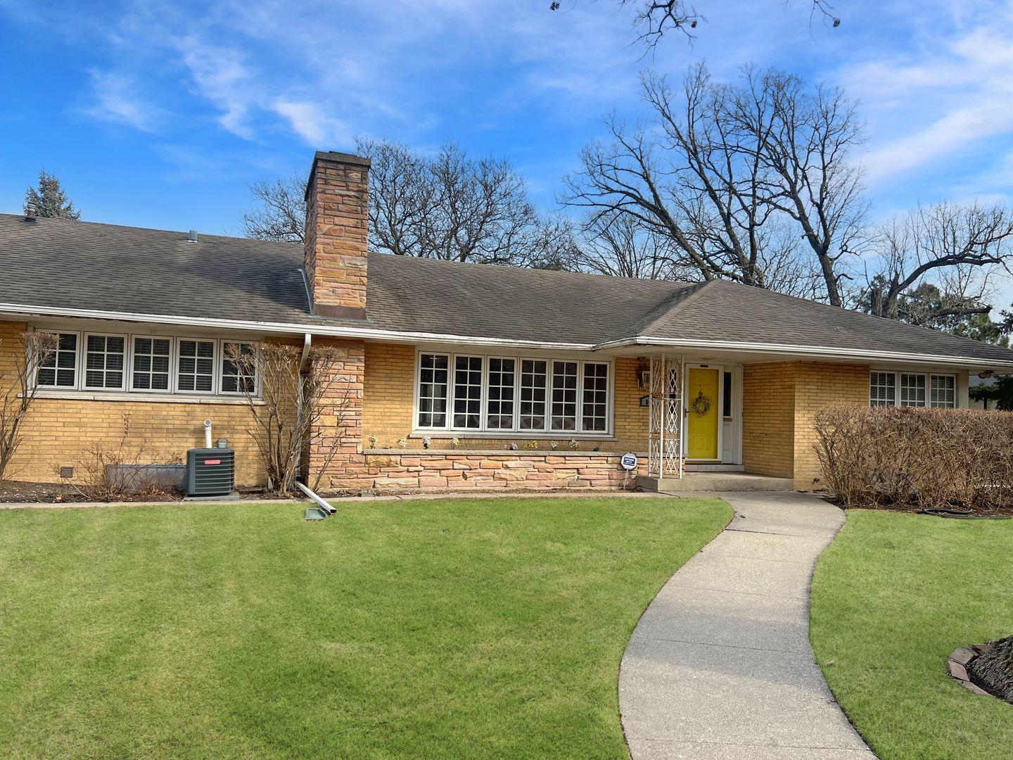 841 Riverside Drive Park Ridge, IL 60068 - Photo 1 of 1 front view of a house with a yard