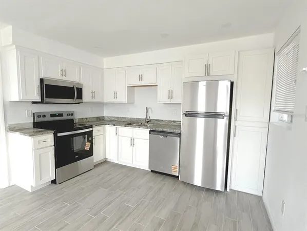 $1,550 | 24 Lynn Way, Unit 25, Madeira Beach, FL 33708