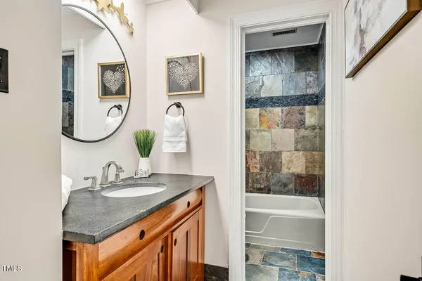 a view of a house with backyard and garden