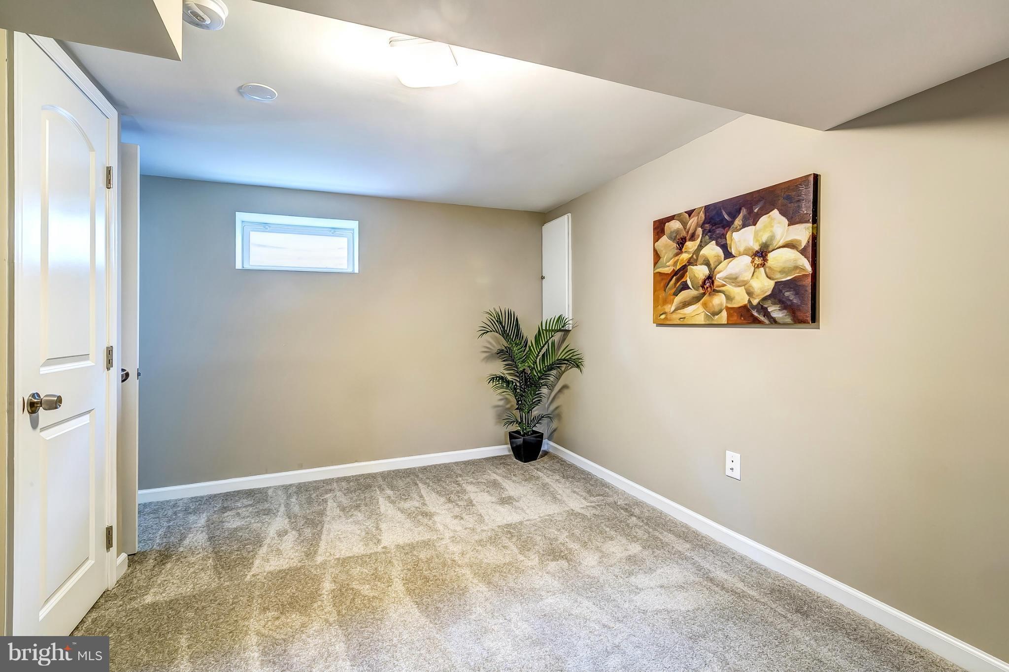 8304 Oakleigh Road Baltimore, MD 21234 - Photo 25 of 30 an empty room with a painting on the wall