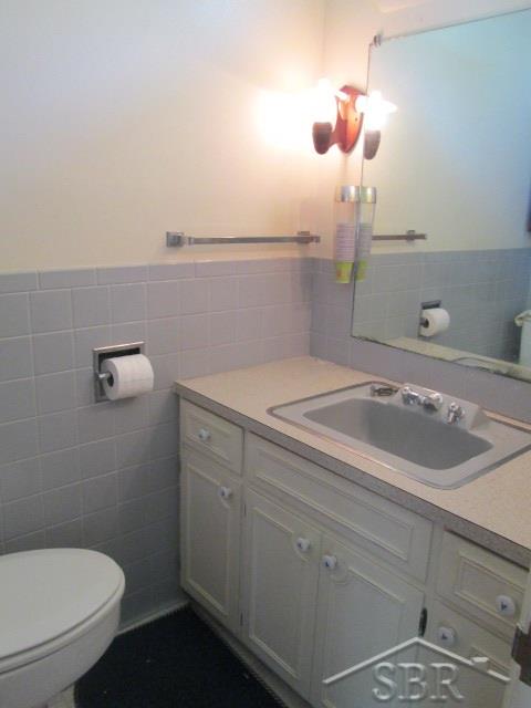 3865 North Thomas Road Freeland, MI 48623 - Photo 8 of 18 Half Bath
