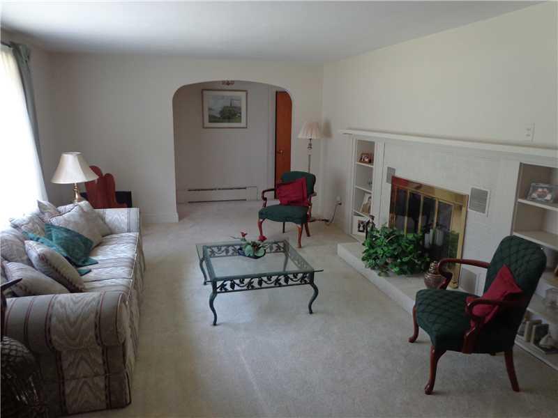 71 Middle Road Cumberland, ME 04021 - Photo 7 of 13 Living Room.