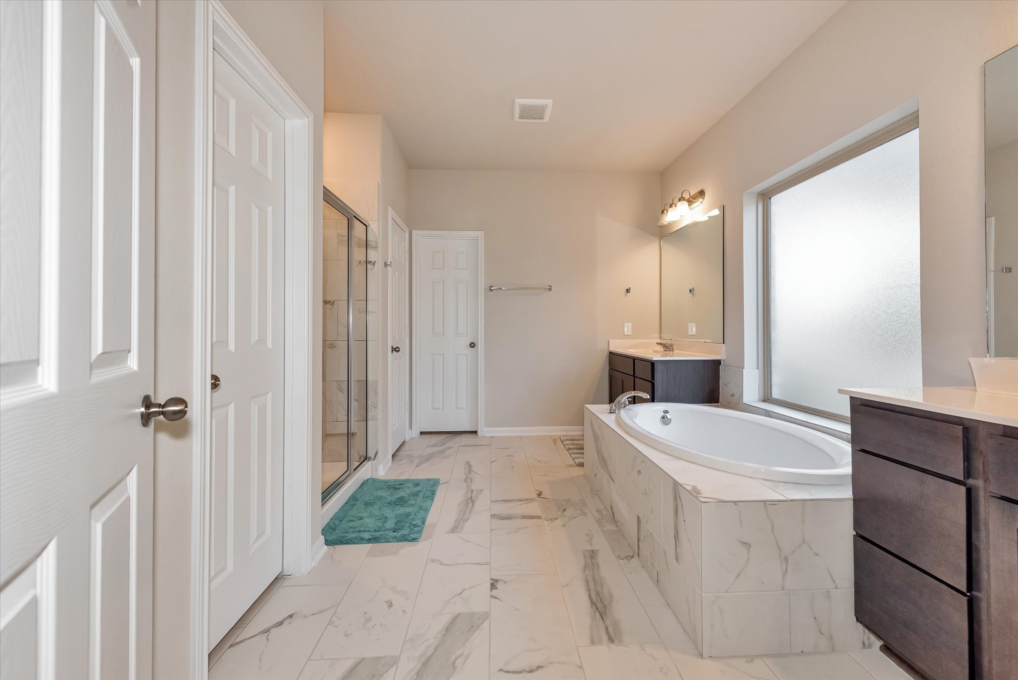 18306 Windy Knl Way Houston, TX 77084 - Photo 25 of 46 Primary bath with great natural light
