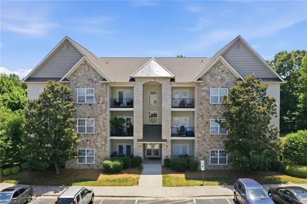 $189,900 | 3610 Spanish Peak Drive, Unit 1B, High Point, NC 27265