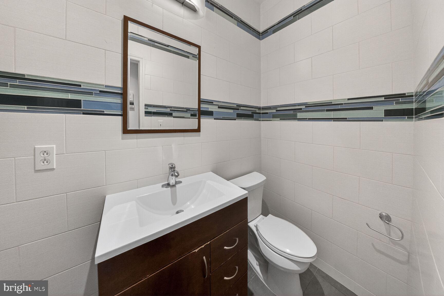 424 Q Street Northwest, Unit H Washington, DC 20001 - Photo 8 of 16 a bathroom with a sink toilet and vanity