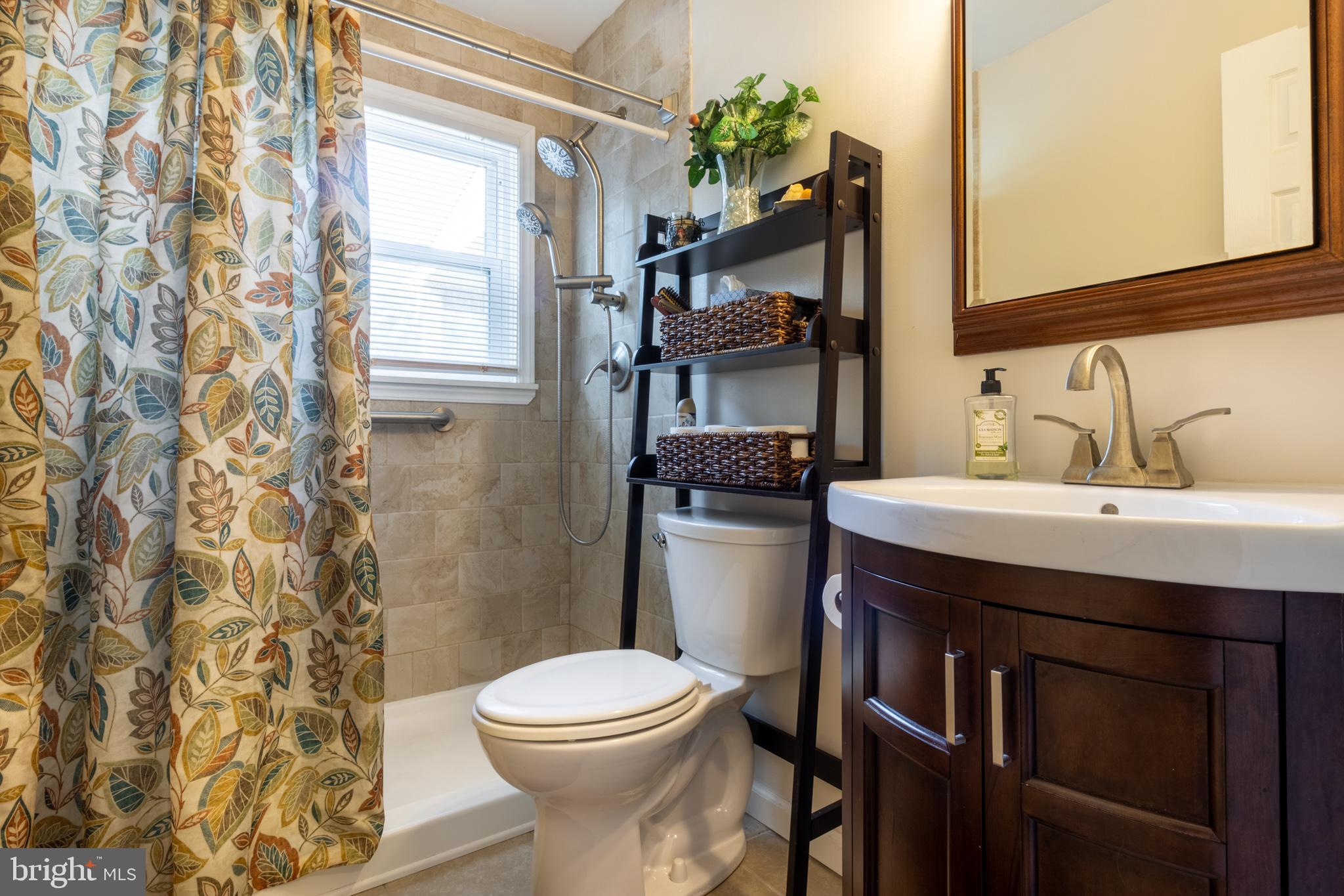 4712 Nantucket Road College Park, MD 20740 - Photo 11 of 43 Upper Bath Walk In Shower