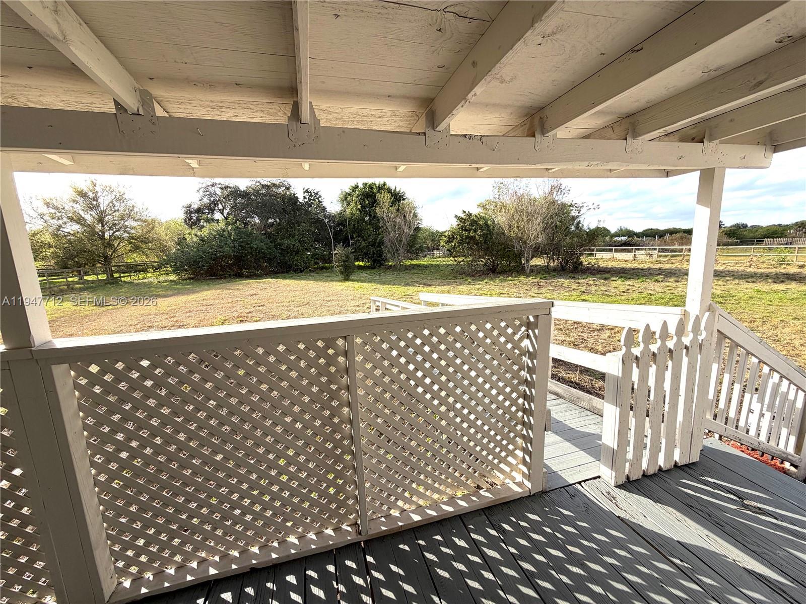 530 North Datil Street Clewiston, FL 33440 - Photo 8 of 10 a view of a balcony