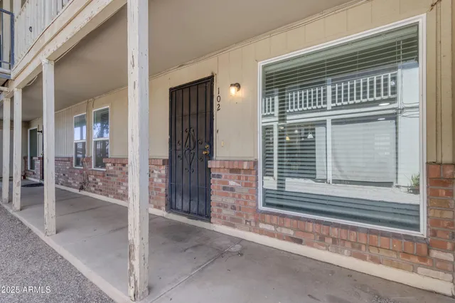 a view of an empty room and window