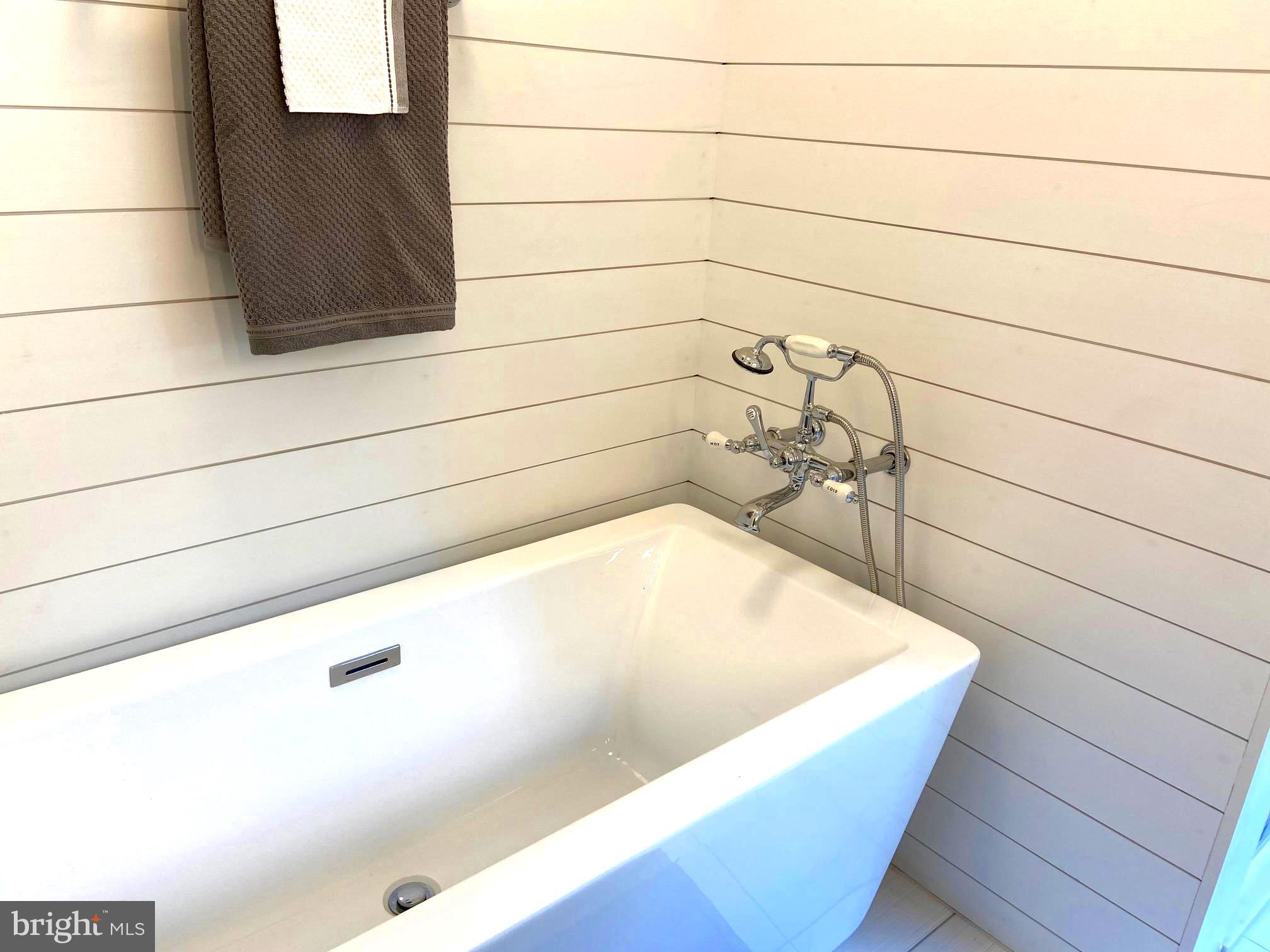 4001 Street Road Street, MD 21154 - Photo 31 of 42 Freestanding tub in master bath.