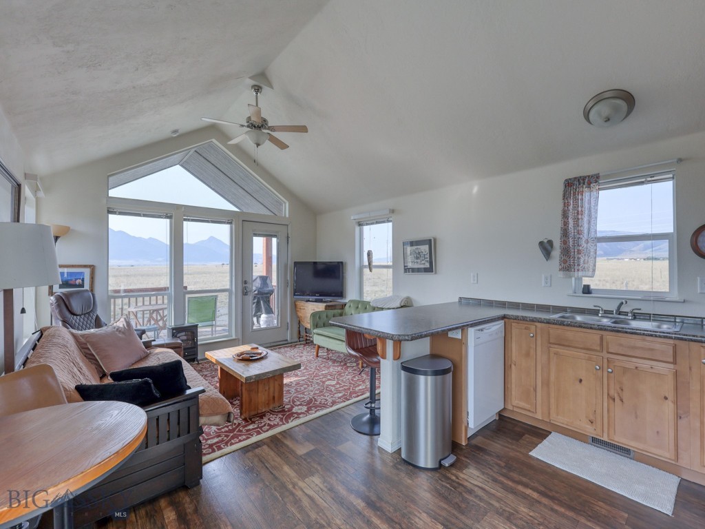 80 Glengarry Road Livingston, MT 59047 - Photo 62 of 79 ADU Living Room