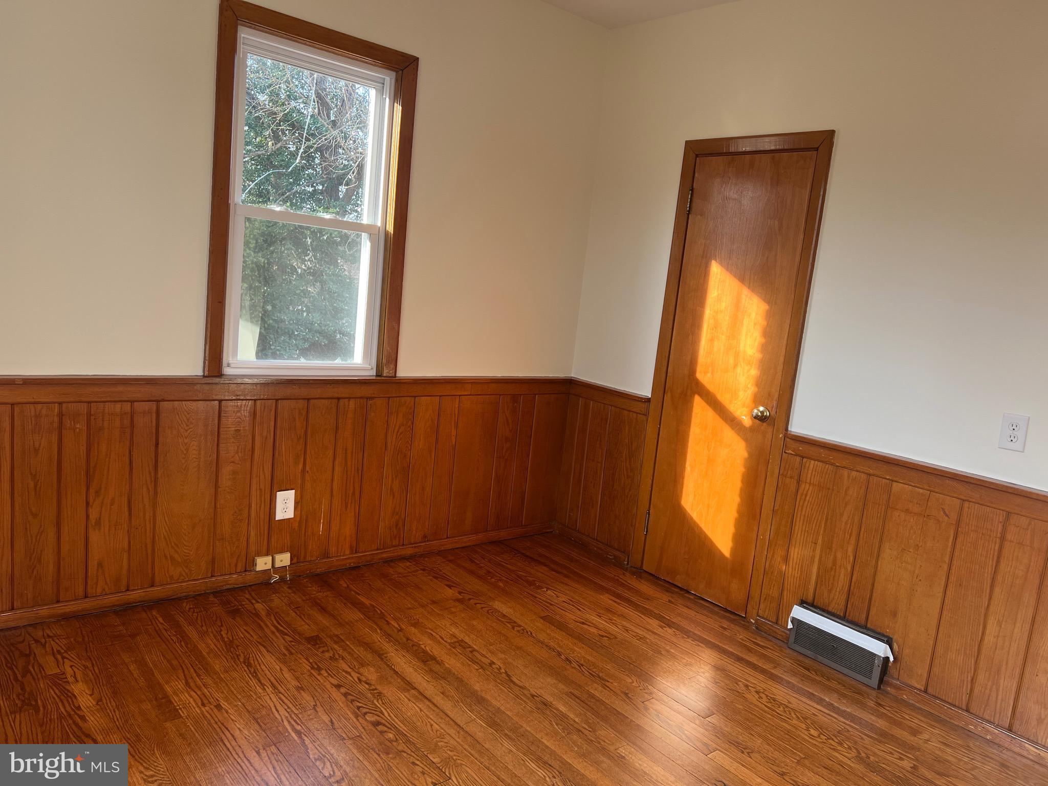 231 Highway 73 Hammonton, NJ 08037 - Photo 17 of 20 an empty room with windows