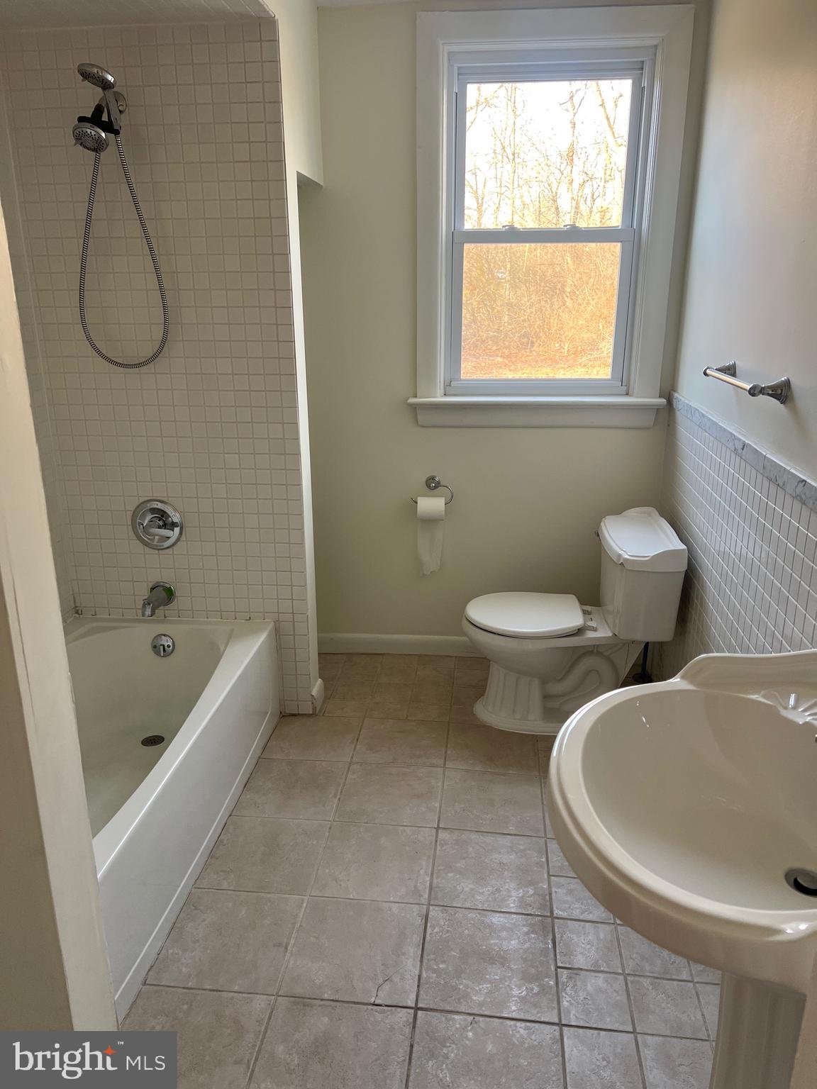 231 Highway 73 Hammonton, NJ 08037 - Photo 20 of 20 a bathroom with a toilet sink and bathtub
