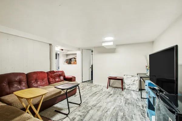 $279,900 | 120 South Kinzie Street, Thornton, IL 60476
