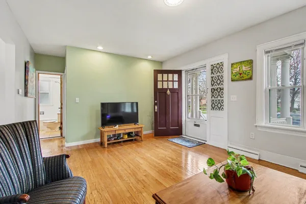 $279,900 | 120 South Kinzie Street, Thornton, IL 60476