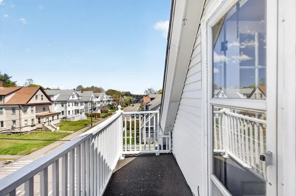 $2,590 | 142 Winslow Avenue, Unit 3, Norwood, MA 02062