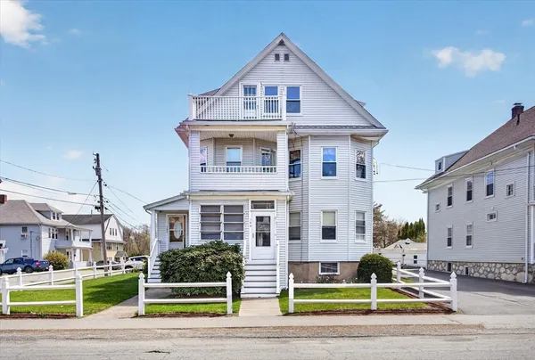$2,590 | 142 Winslow Avenue, Unit 3, Norwood, MA 02062