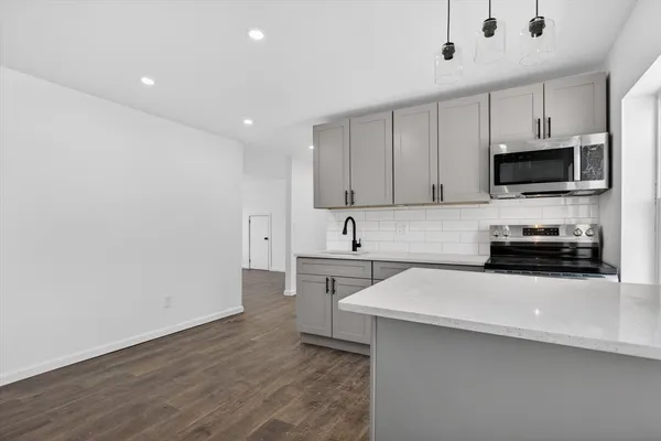 $2,590 | 142 Winslow Avenue, Unit 3, Norwood, MA 02062